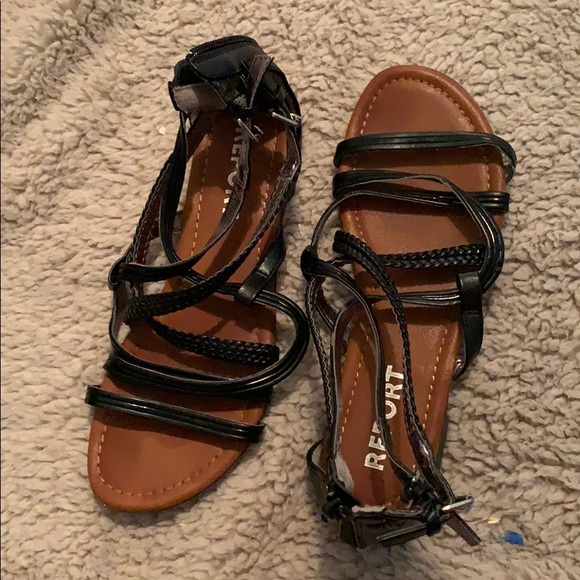 Report shoes! - Picture 1 of 4